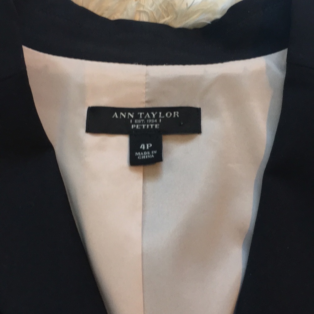 ANN TAYLOR PETITE TAILORED BLACK BLAZER LINED - Picture 3 of 7